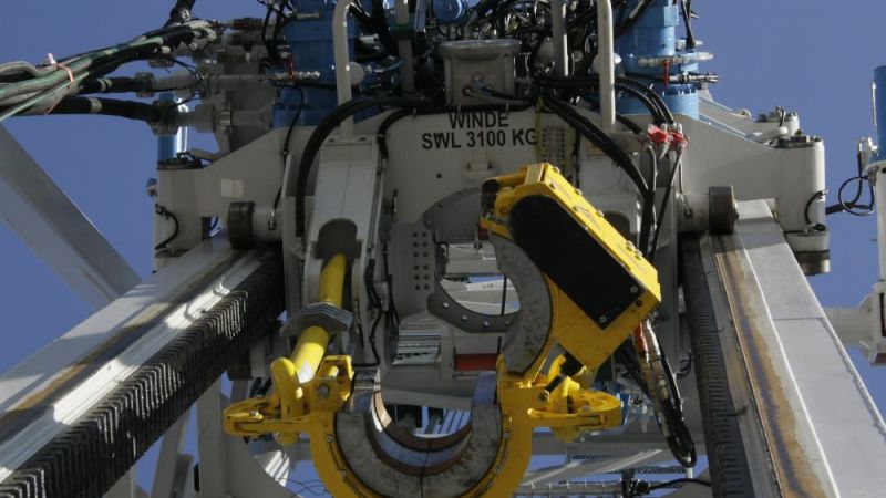 Der Hubschlitten der mobilen Workover-Anlage des Projekts EBIMA dient dazu, die Förderrohre Stück für Stück in das Bohrloch zu fahren.