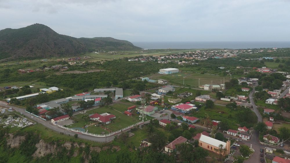 Die Karibikinsel St. Eustatius (4000 Einwohner) wird vom neuen PV-Diesel-Hybridsystem mit Strom versorgt.