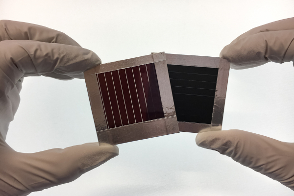 Tandem solar module made of partially transparent perovskite (left) and CIGS (right). In the project, the research team achieved an efficiency of 21 percent with a CIGS tandem mini-module (area: 9 cm2).