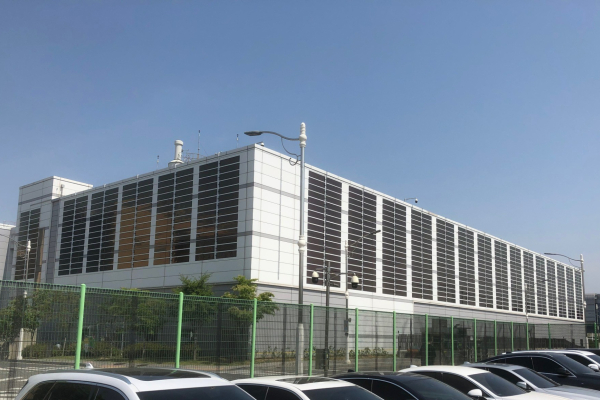 © Samsung | Fassadeninstallation mit Solarfolien am Samsung Advanced Institute of Technology