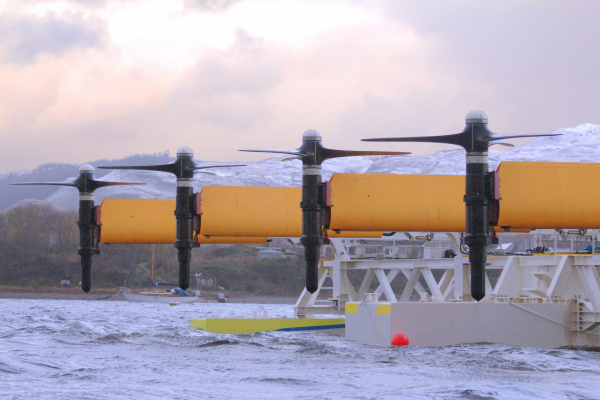 SIT Turbinen auf einer schwimmenden Plattform in Schottland (Wartungsposition)