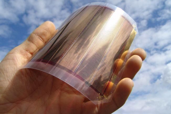 Organische Solarzellen ohne IndiumZinnOxid (ITO) auf einer flexiblen Folie.
